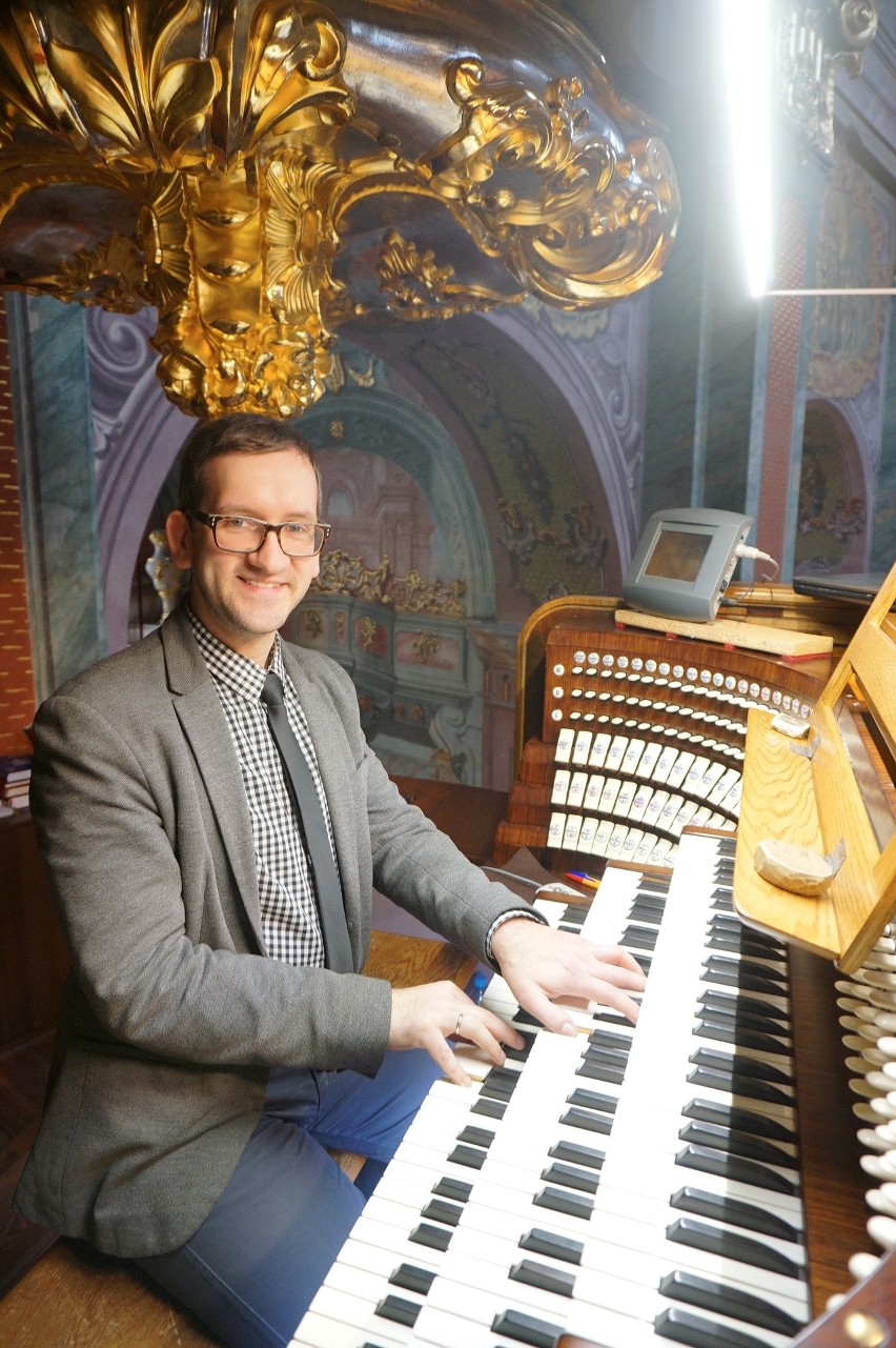 Organistą w katedrze jest Stanisław Maryjewski. Możliwość...