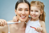 Czy wiesz, jak prawidłowo myć zęby? Cała prawda o szczoteczkach