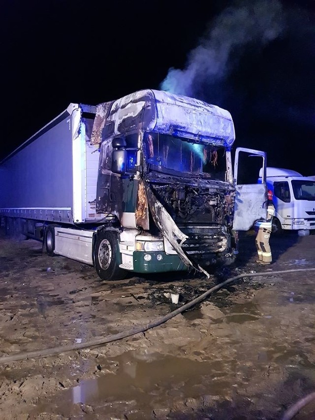 W Krogulczej Mokrej doszło do pożaru samochodu ciężarowego.