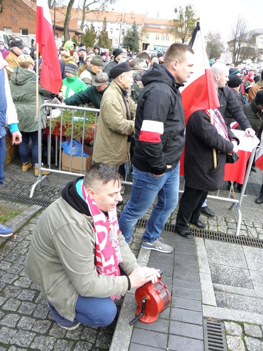 Olecko. Wielki protest w centrum miasta. Nie chcą uchodźców (zdjęcia)