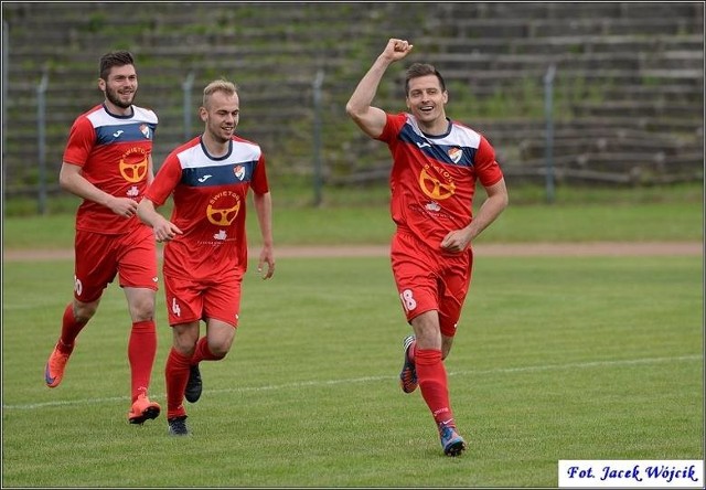 Maciej Stańczyk (z prawej) jeszcze w barwach Gwardii Koszalin. Obecnie występuje w Raselu Dygowo