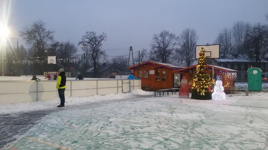 Lodowisko w Czeladzi na Piaskach już otwarte [ZDJĘCIA]