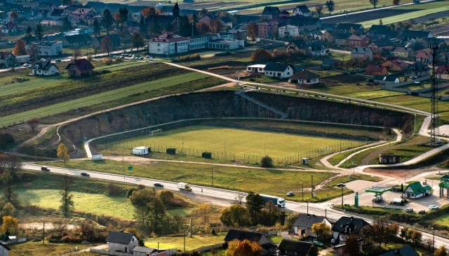 Pomiędzy stadionem piłkarskim w Górnie, a drogą krajową numer 74 już niebawem powstanie Gminny Plac Targowy w Górnie.