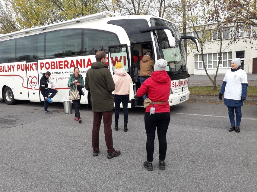 Toruń. Zbiórka krwi w zajezdni autobusowej. Krwiodawcy jak zwykle nie zawiedli