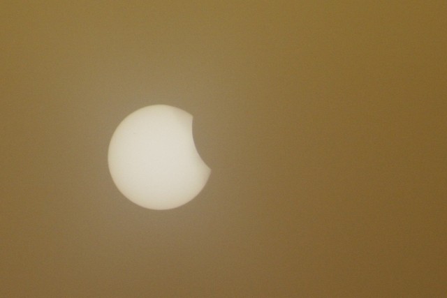 Zaćmienie Słońca nad KrakowemZrobiłaś (-eś) zdjęcia zaćmienia Słońca? Przyślij na adres internet@gk.plZaćmienie Słońca. Zdjęcia Internautów. Wróć do galerii >>