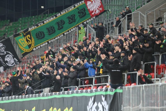 06.11.2021. Kibice GKS-u 1962 Jastrzębie na meczu w Tychach w 16. kolejce Fortuna 1. Ligi.   Zobacz kolejne zdjęcia. Przesuwaj zdjęcia w prawo - naciśnij strzałkę lub przycisk NASTĘPNE