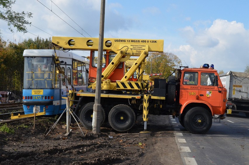 Leśnica bez tramwajów. Torowisko na Kosmonautów było zamknięte [ZDJĘCIA]