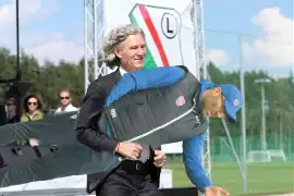 Mioduski porwał Papszuna. MEMY po awarii prądu na stadionie Rakowa