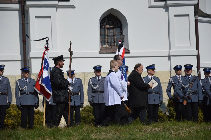 Słaboszów. Tłumy pożegnały tragicznie zmarłego policjanta