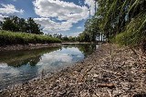 Wyciekała przez nieszczelną śluzę. Stawy Jana prawie bez wody [zdjęcia]