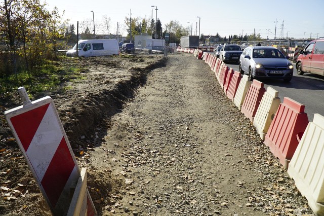 Kamienie - tłuczeń na tymczasowym przejściu będą usunięte, by nie narażać pieszych na urazy