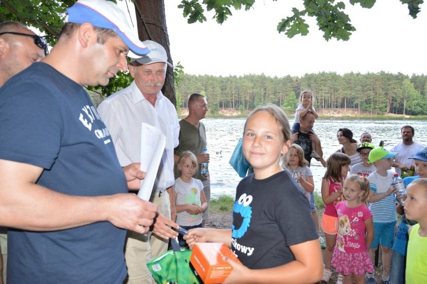 Zabawa z Wedką po raz 40! Młodzi suchedniowianie łowili ryby na Rejowie. Zobacz zdjęcia
