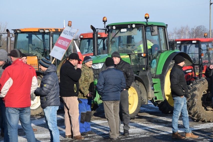 Rolniczy protest pod Sieradzem pod wodzą Michała Kołodziejczaka zwanego "Młodym Lepperem" [ZDJĘCIA]