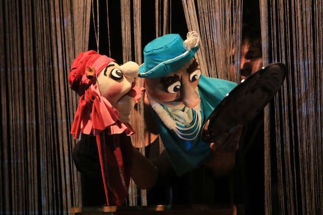 W spektaklu muzycznym „Tuba Dei i Anioły” wykorzystano dwa rodzaje lalek teatralnych i filmowe animacje