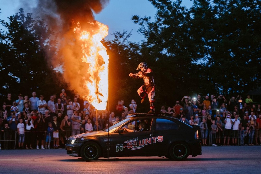 Kaskaderzy z Extrem Cascaders Team objeżdżają Podkarpacie. Zobacz, jak było w Łańcucie [ZDJĘCIA]