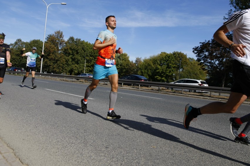 Uczestnicy Maratonu Warszawskiego 2018. Więcej zdjęć...