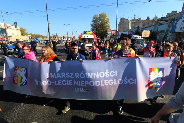 W Lublinie białego orła na tęczowym tle można było zobaczyć np. na wielkim banerze niesionym na czele pochodu