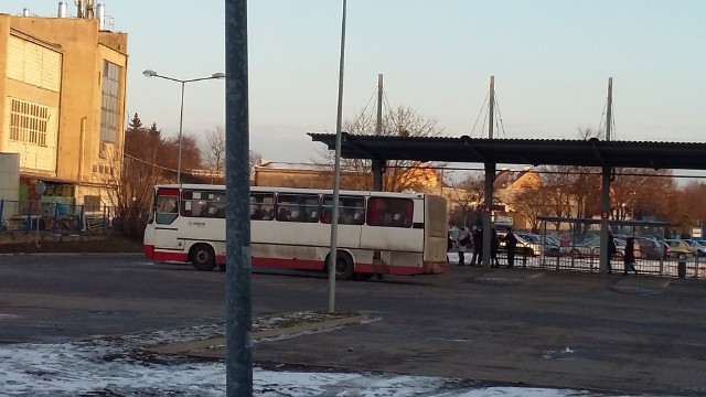 Na chełmiński dworzec od wczoraj nie docierają autobusy PKS. Widzieliśmy tylko te z Arrivy