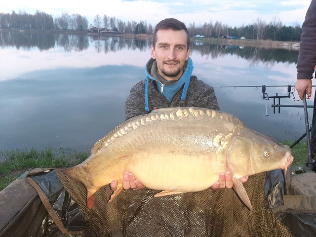 Karp ważący 9,3 kilograma padł łupem Macieja Piwowara