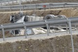 Autostrada A1 - węzeł Ciechocinek. Przewrócił się samochód ciężarowy, kierowca nie żyje. Nie ma już utrudnień w ruchu