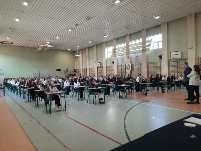 Radomscy maturzyści tuż przed egzaminem z matematyki