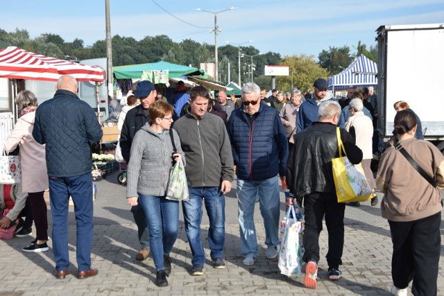 Byłeś na giełdzie w Sandomierzu? Zobacz, czy jesteś na zdjęciu!>>>