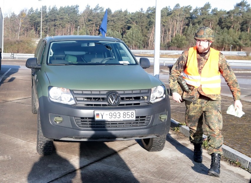 Kolumna Bundeswehry wjechała do Polski. Jadą na poligon drawski