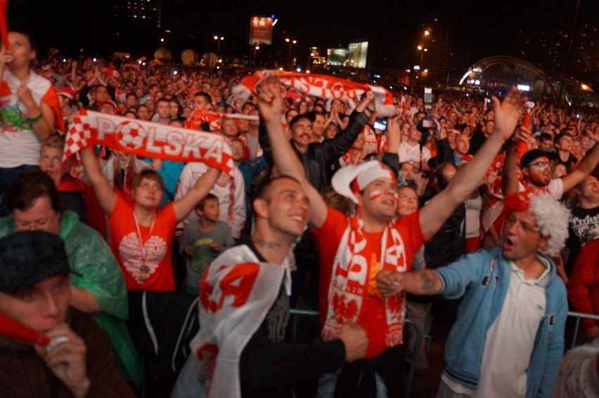 Polacy mistrzami świata! Tak po meczu bawią się Katowice. Kibice i fajerwerki [ZDJĘCIA, WIDEO]