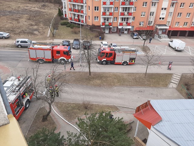 Pożar w bloku przy Boboli w Białymstoku. Zapaliła się instalacja elektryczna