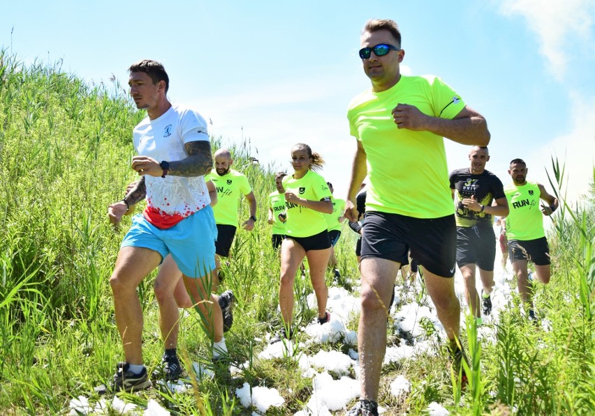 Run Fit Adventure Elite 2022, czyli ekstremalny bieg dorosłych nad Jeziorem Tarnobrzeskim. Zobaczcie, z czym mierzyli się zawodnicy!