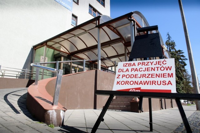 W szpitalu miejskim w Toruniu było we wtorek tylko jedno miejsce dla chorych na koronawirusa
