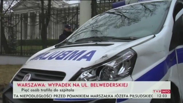 5 osób zostało rannych w dwóch wypadkach, do których doszło niemal w tym samym czasie przed Ambasadą Rosji na ul. Belwederskiej w Warszawie.
