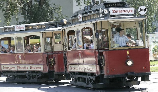 Na ulicy Jeleniogórskiej wykoleił się tramwaj muzealny Jaś i Małgosia. Zdjęcie ilustracyjne.