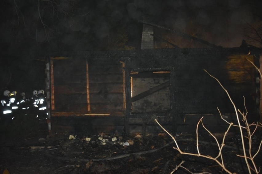 Zamość. 74-latek zginął w pożarze drewnianego domu