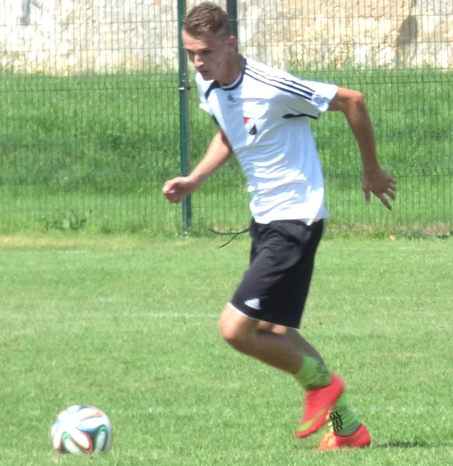 Piotr Rajca - testowany napastnik Piasta Stopnica - strzelił trzy bramki dla buskiego Zdroju w sparingu z Moravią Morawica.