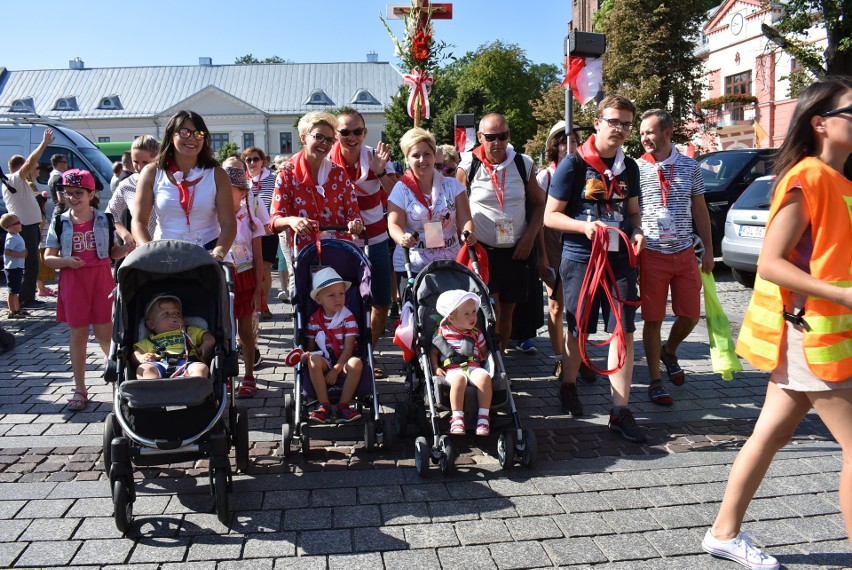 29. Olkuska Piesza Pielgrzymka wyruszyła w drogę na Jasną Górę. Do Częstochowy dotrą we wtorek 13 sierpnia