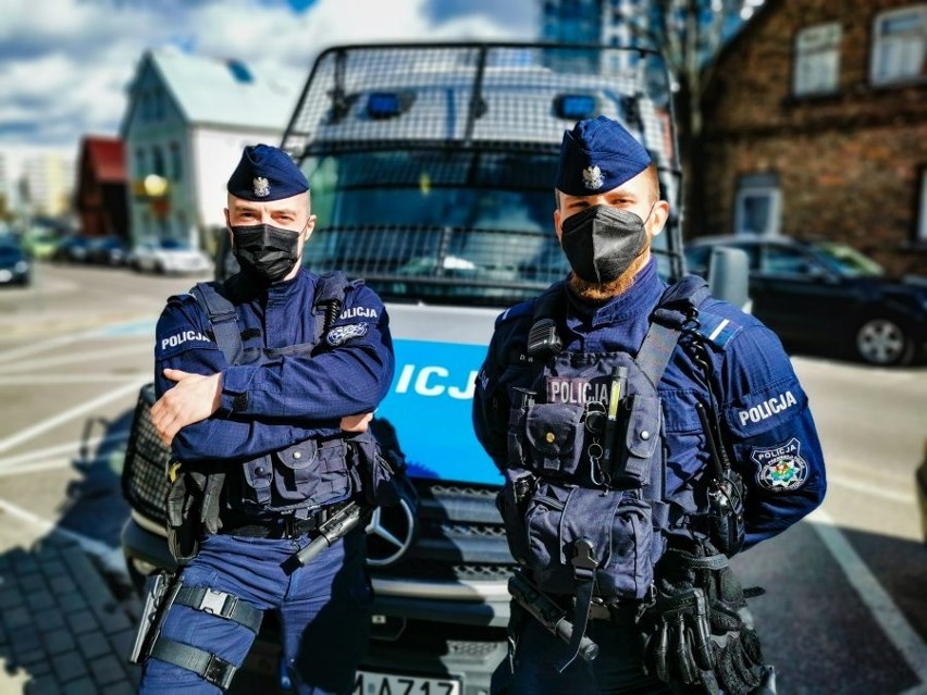 Próba samobójcza na osiedlu Wygoda w Białymstoku. Mężczyzna chciał skoczyć z szóstego piętra. Dramatyczna akcja policjantów