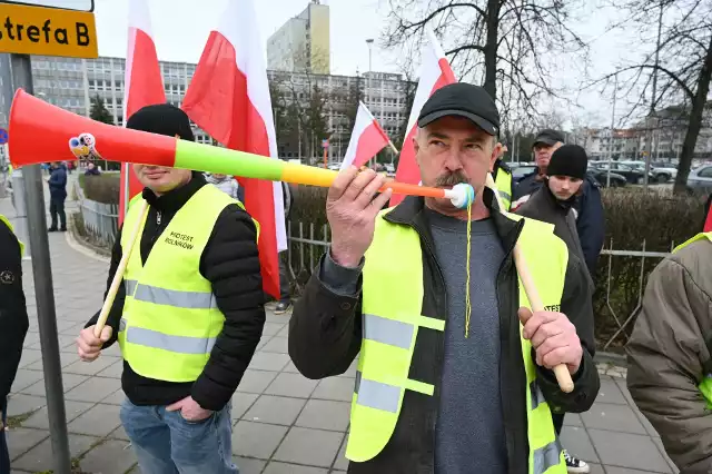 Protest rolników w centrum Kielc. "Nie" dla Zielonego Ładu i produktów z Ukrainy. Zobacz naszą relację.
