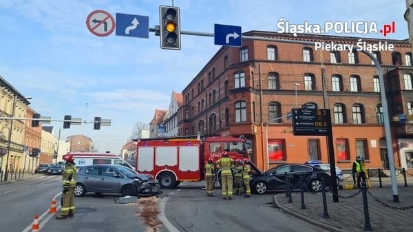 Wypadek w centrum Piekar Śląskich. Zderzyły się dwa...