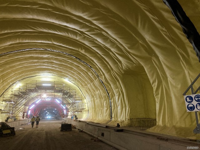 Budowa S3 na Dolnym Śląsku idzie pełną parą. Zobacz najnowsze zdjęcia z budowy spektakularnego tunelu TS-26