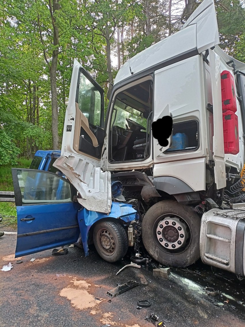 W wypadku koło Trzebielina zginęli mężczyźni w wieku 60, 49...