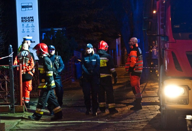 Do pożaru w escape roomie w Koszalinie doszło 4 stycznia 2019 r. po godz. 17. Zginęło w nim pięć 15-letnich dziewcząt, które zatruły się czadem. Ciężko poparzony został także pracownik escape roomu, który próbował uwolnić dziewczyny.