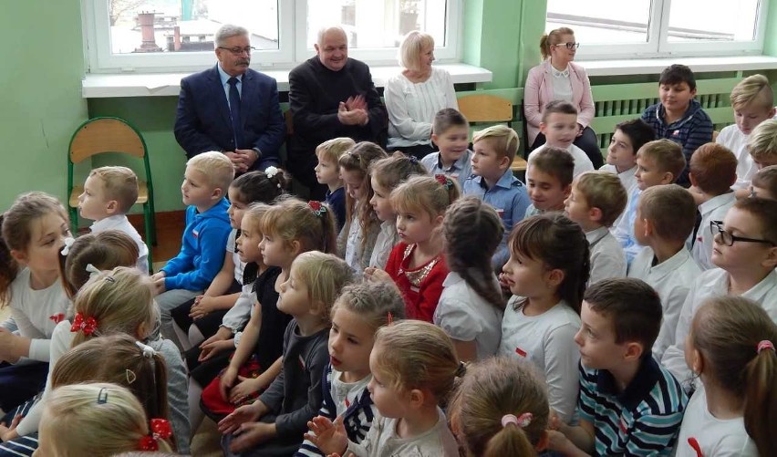 Obchody Święta Niepodległości w szkole w Laskach....