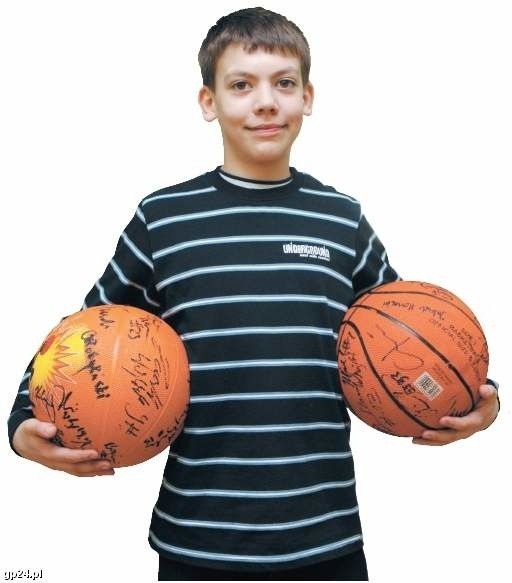 Trzynastoletni Jakub ze Słupska z piłkami