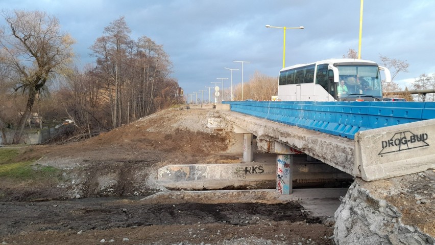 Zobacz kolejne zdjęcia. Przesuwaj zdjęcia w prawo - naciśnij...