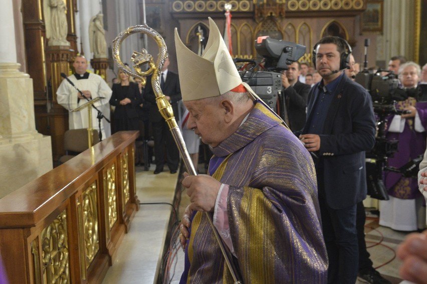 Pogrzeb apb Zimowskiego. Ciało spoczęło w katedrze w Radomiu