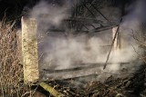Nocny pożar starej stodoły w Ślęzakach. W akcji cztery zastępy straży pożarnej (ZDJĘCIA)