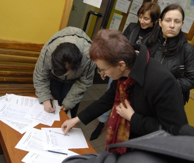 Wczoraj po wywiadówce wszyscy rodzice uczniów z SP 2 podpisywali się pod petycją do radnych o przywrócenie zajęć pozalekcyjnych.