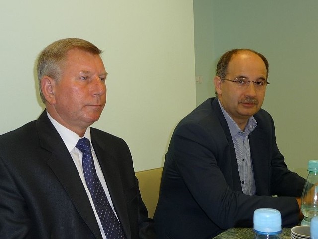 Profesor Paweł Buszman i Marian Mróz z Polsko - Amerykańskich Klinik Serca podczas konferencji prasowej krytykowali politykę pracy dyrektor szpitala Jolanty Kęckiej. 