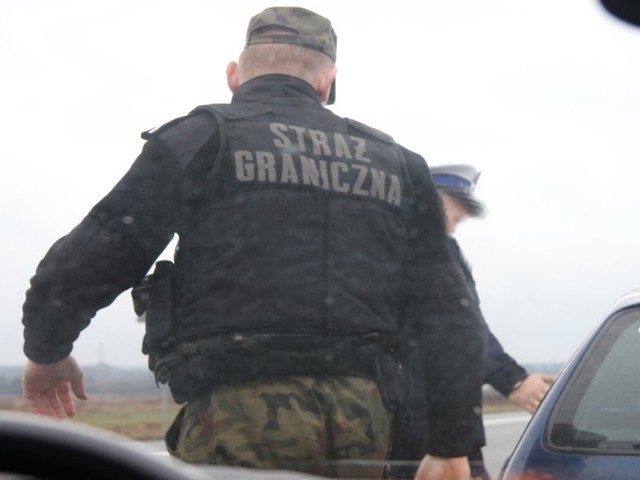 Funkcjonariusze straży granicznej zatrzymali pięciu Rosjan narodowości czeczeńskiej.
